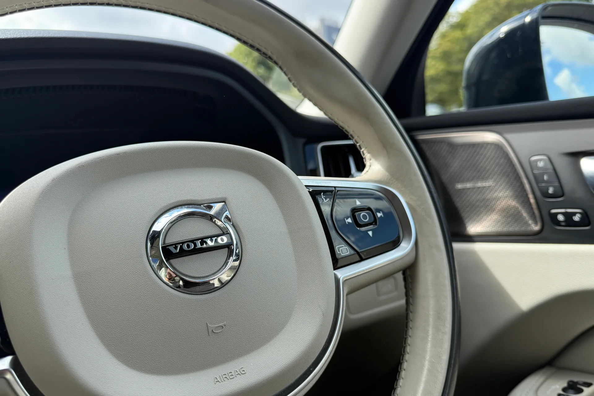 Volvo XC60 thumbnail image number 36