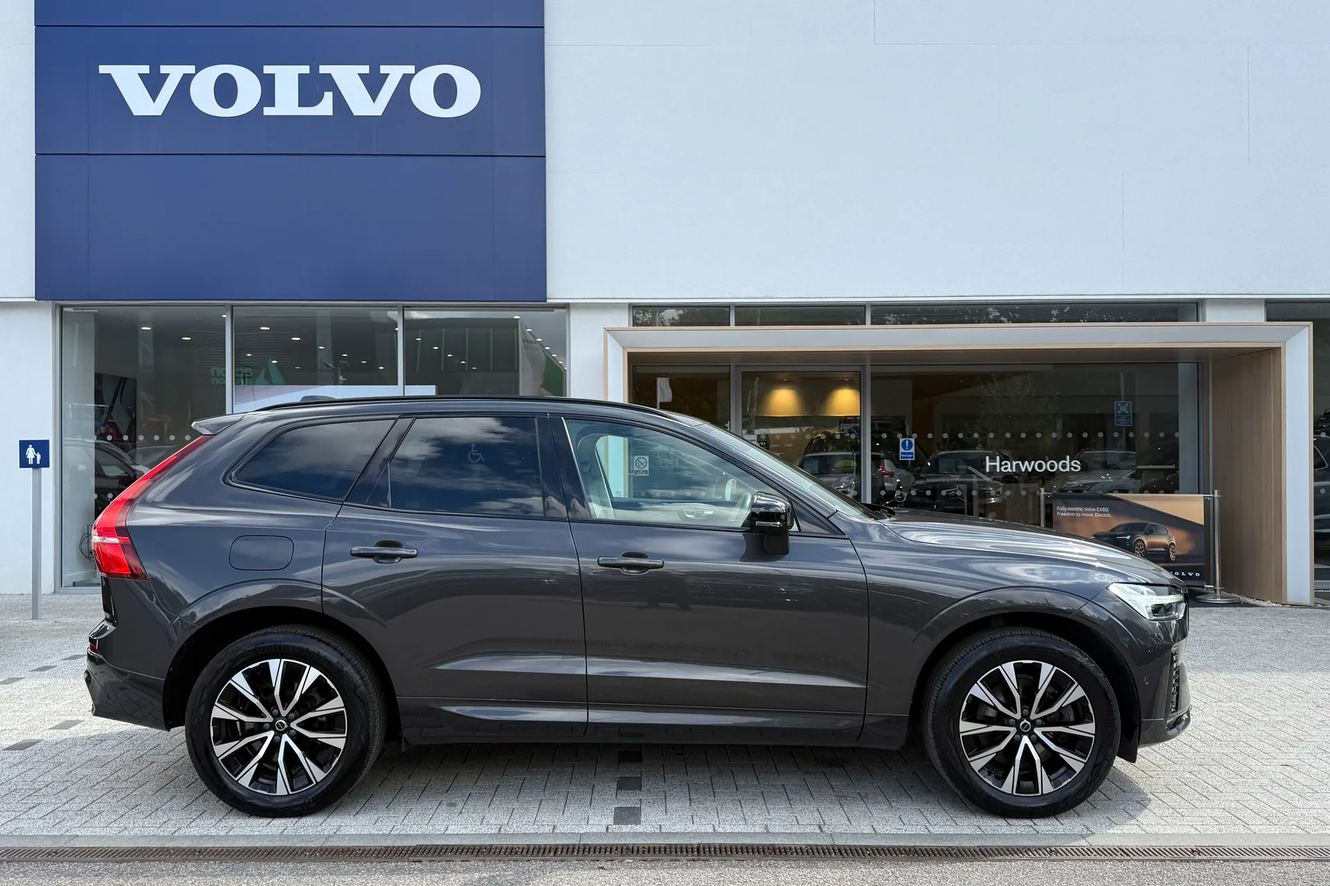 Volvo XC60 thumbnail image number 2