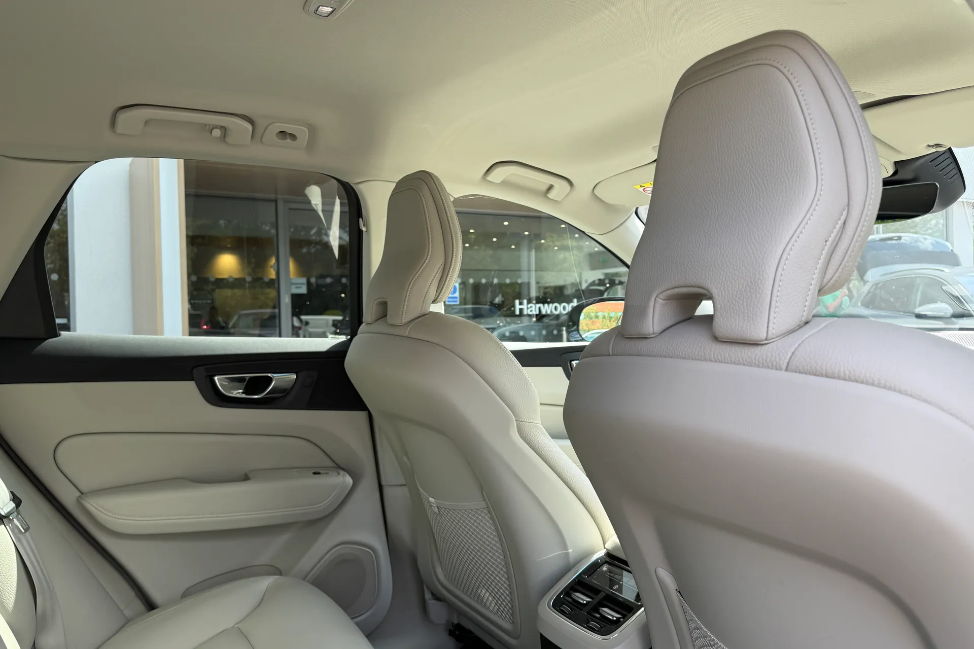 Volvo XC60 thumbnail image number 24