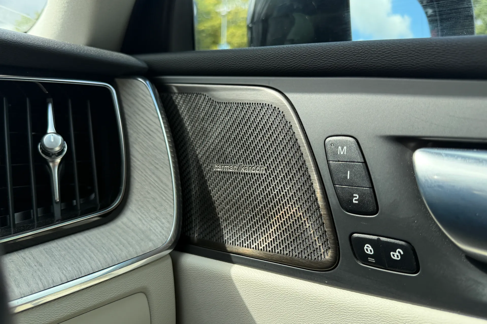 Volvo XC60 thumbnail image number 42