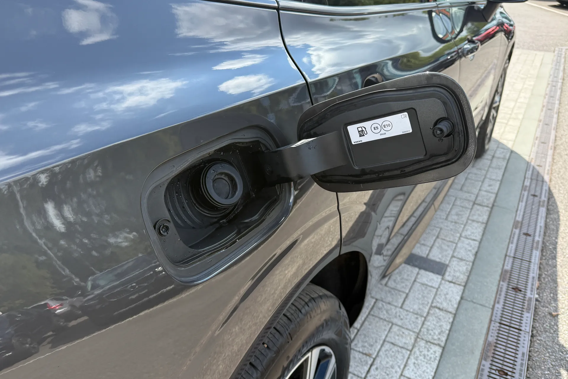 Volvo XC60 thumbnail image number 16