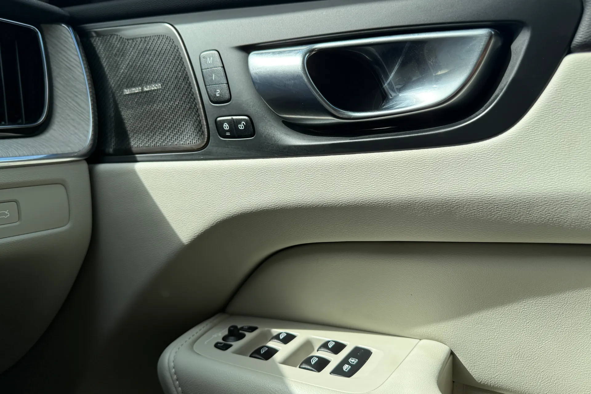 Volvo XC60 thumbnail image number 41
