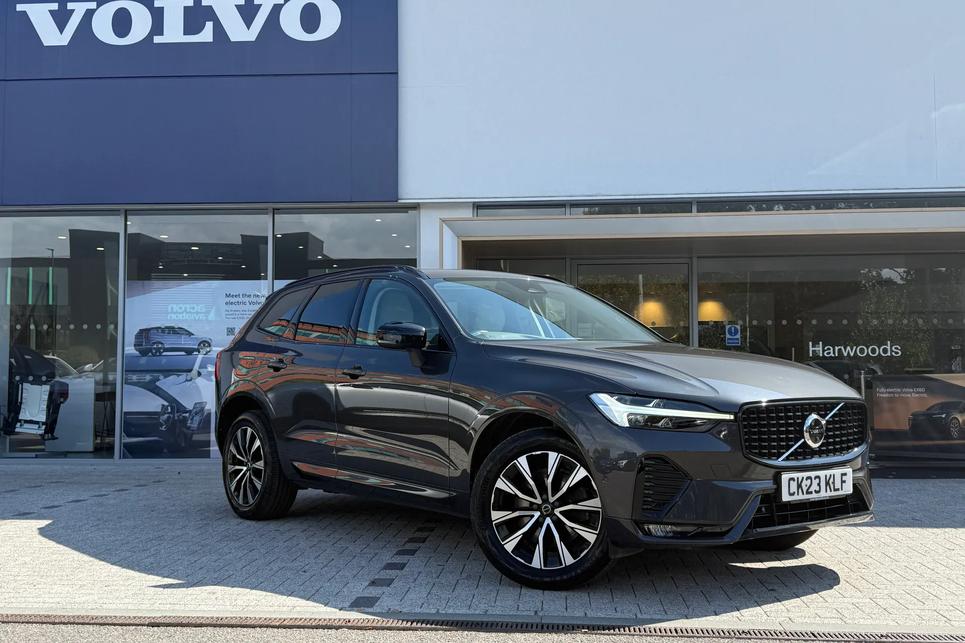 Volvo XC60 focused image
