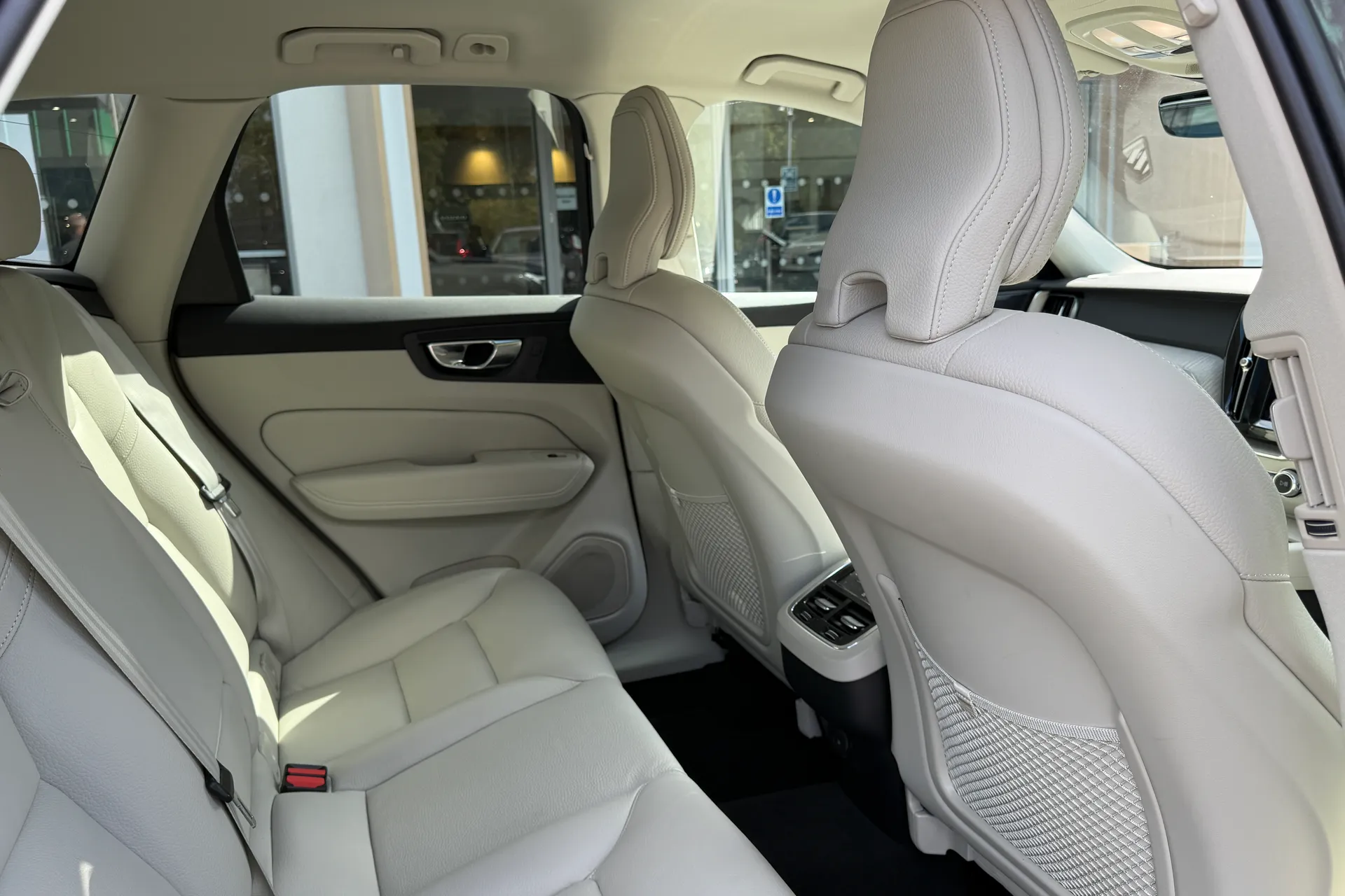 Volvo XC60 thumbnail image number 23