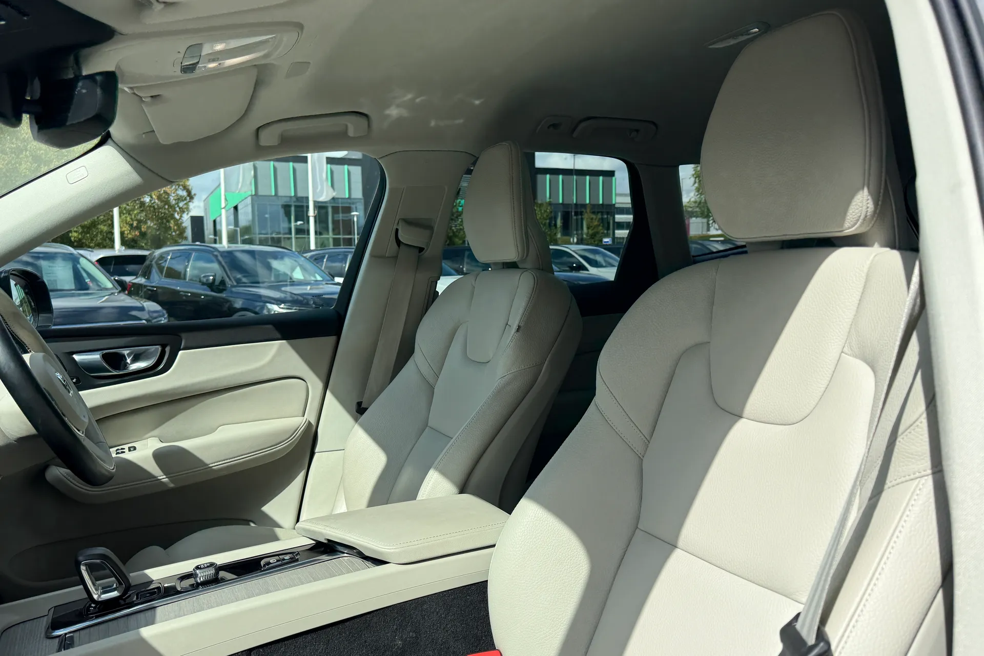 Volvo XC60 thumbnail image number 28