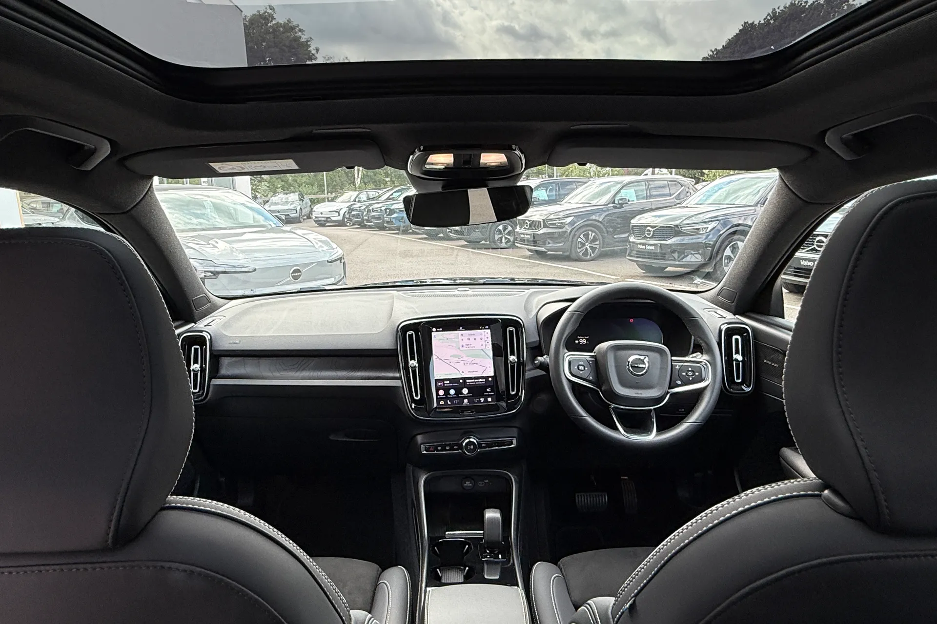 Volvo XC40 thumbnail image number 3
