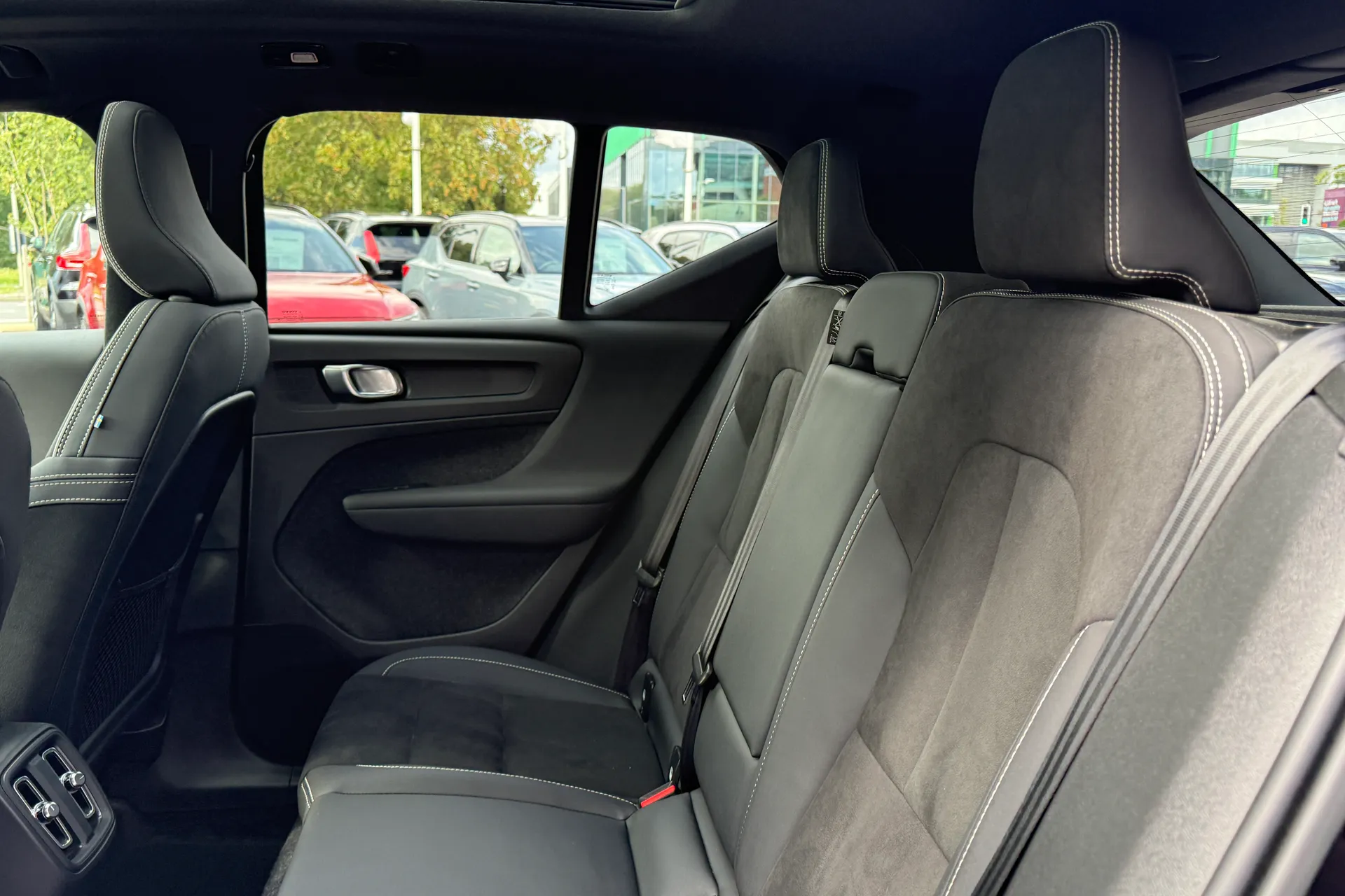 Volvo XC40 thumbnail image number 30