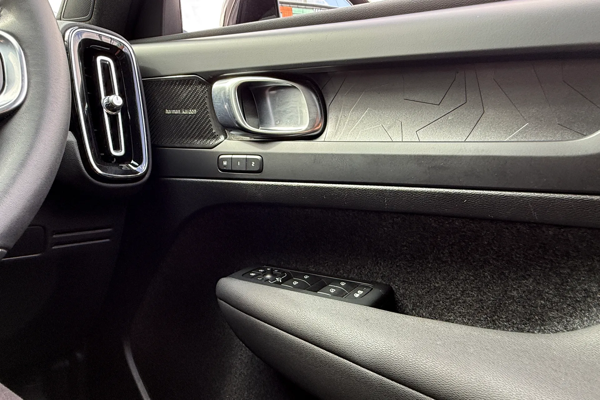 Volvo XC40 thumbnail image number 39