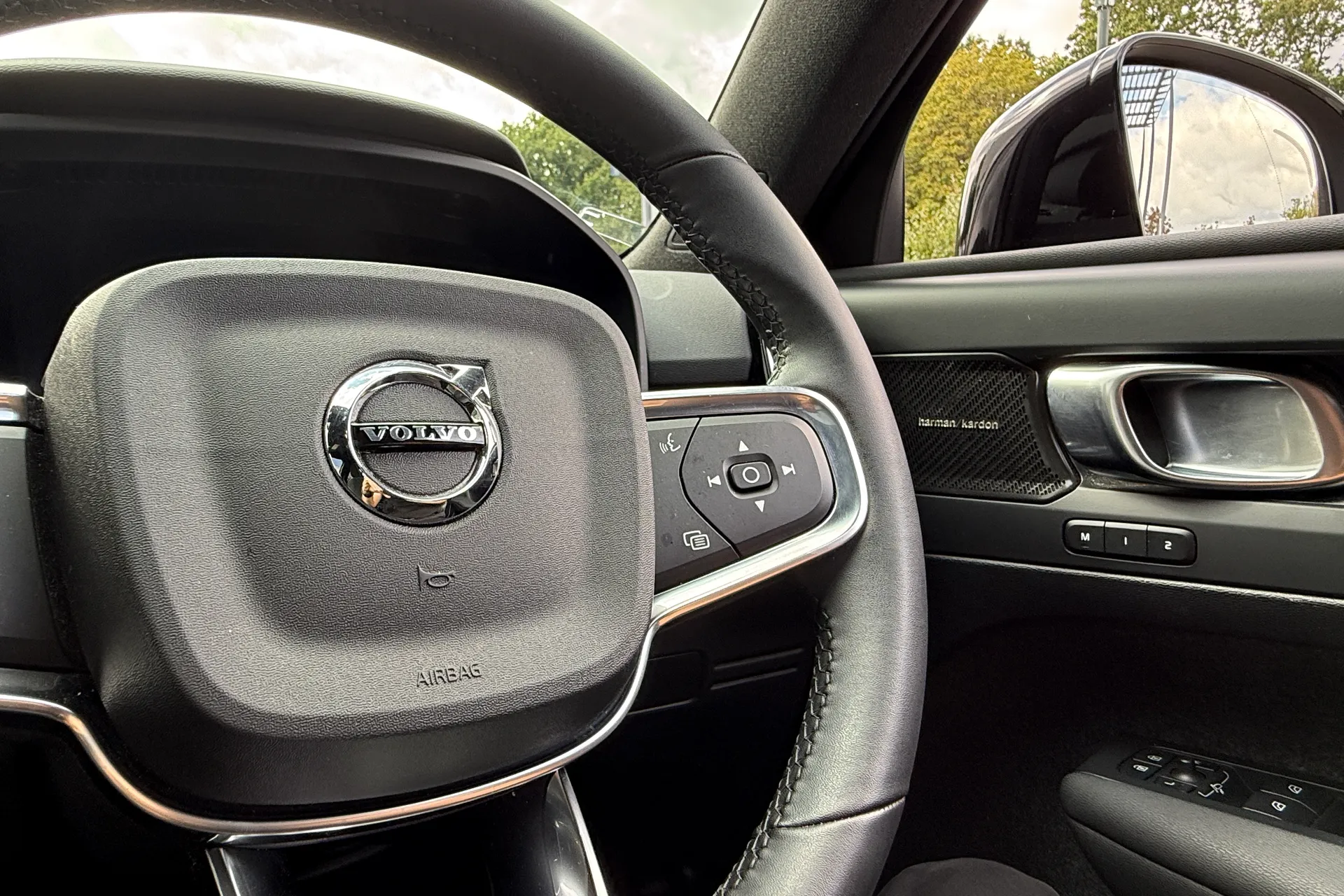 Volvo XC40 thumbnail image number 36