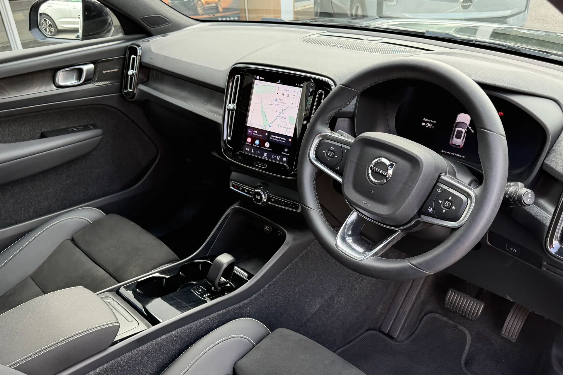 Volvo XC40 thumbnail image number 6