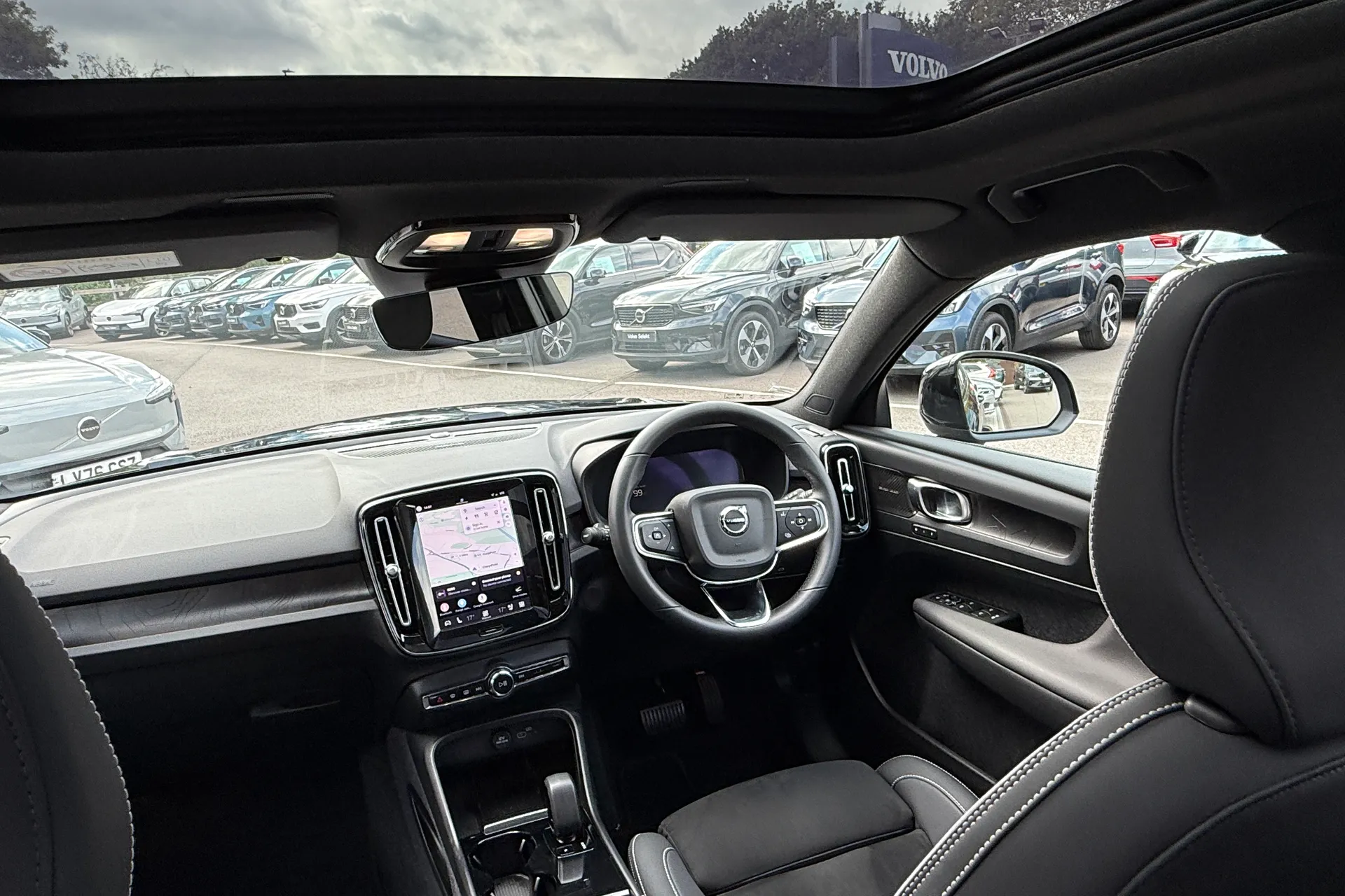 Volvo XC40 thumbnail image number 32