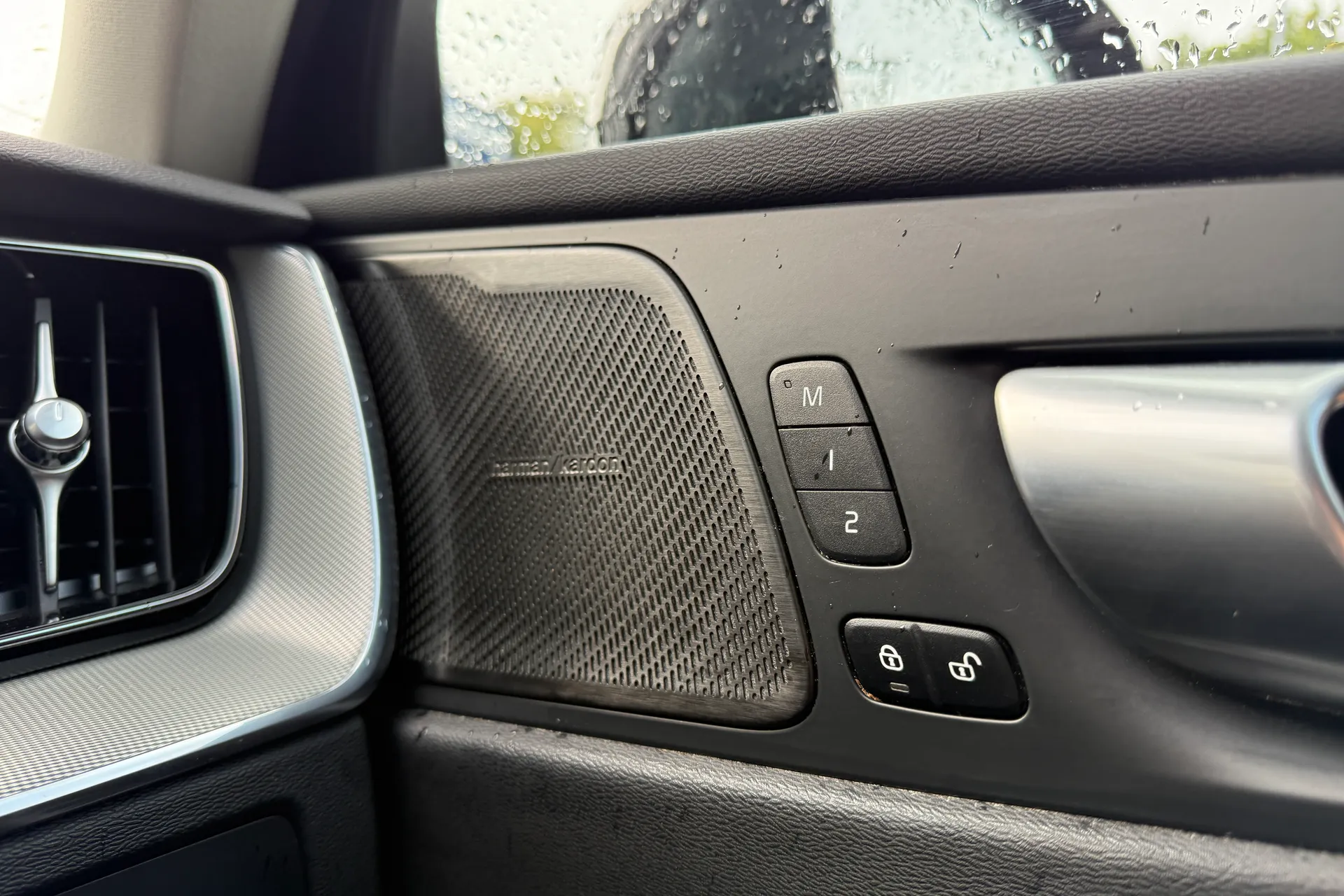 Volvo XC60 thumbnail image number 41