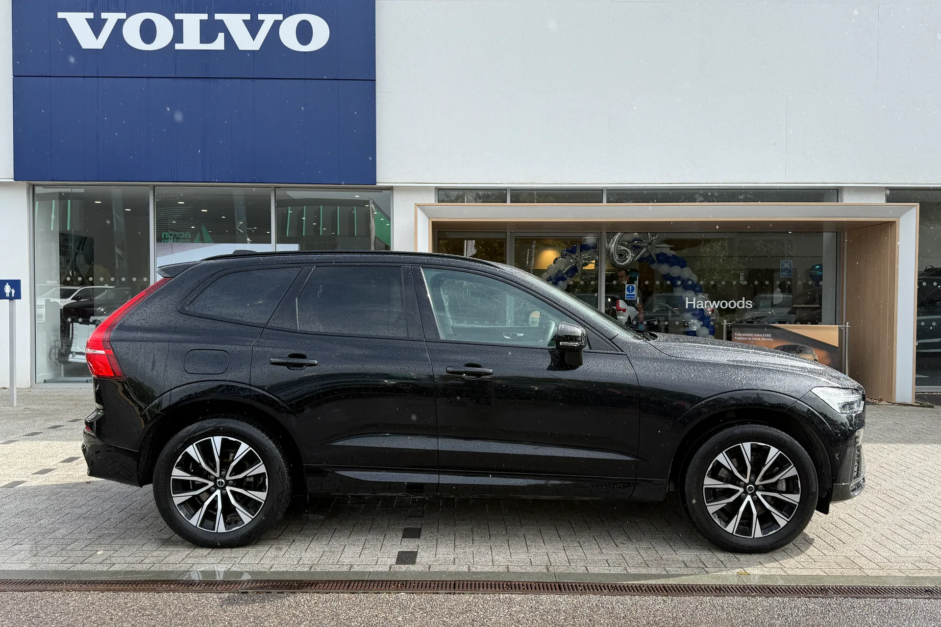 Volvo XC60 thumbnail image number 2
