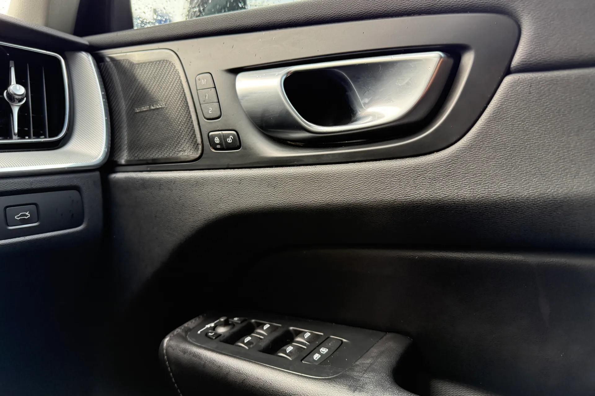 Volvo XC60 thumbnail image number 40