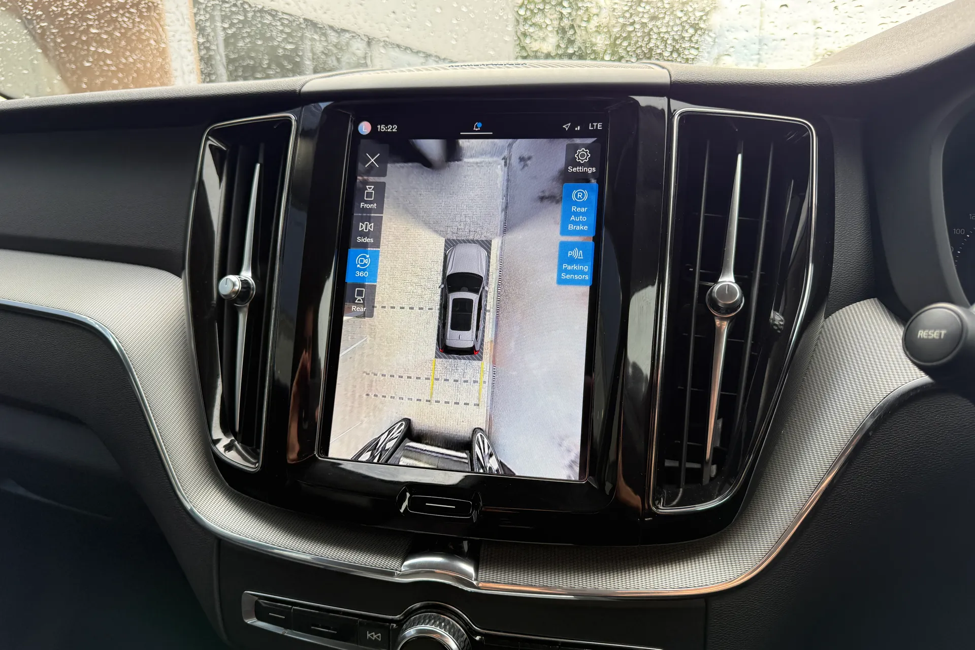 Volvo XC60 thumbnail image number 4