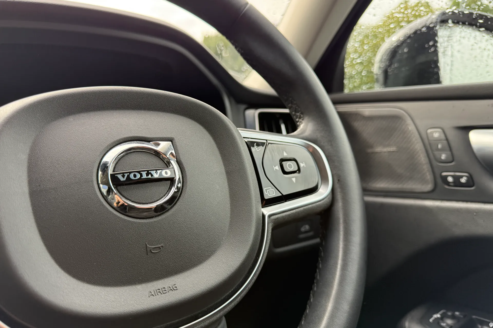Volvo XC60 thumbnail image number 35