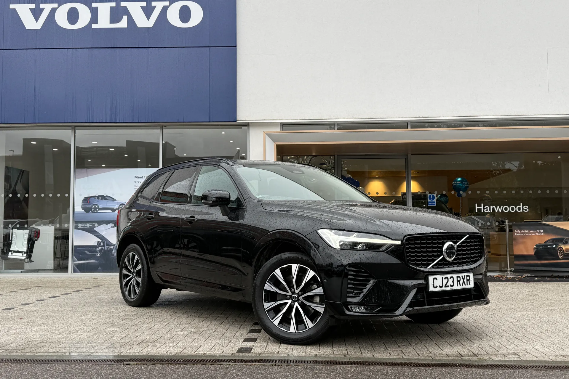 Volvo XC60 focused image