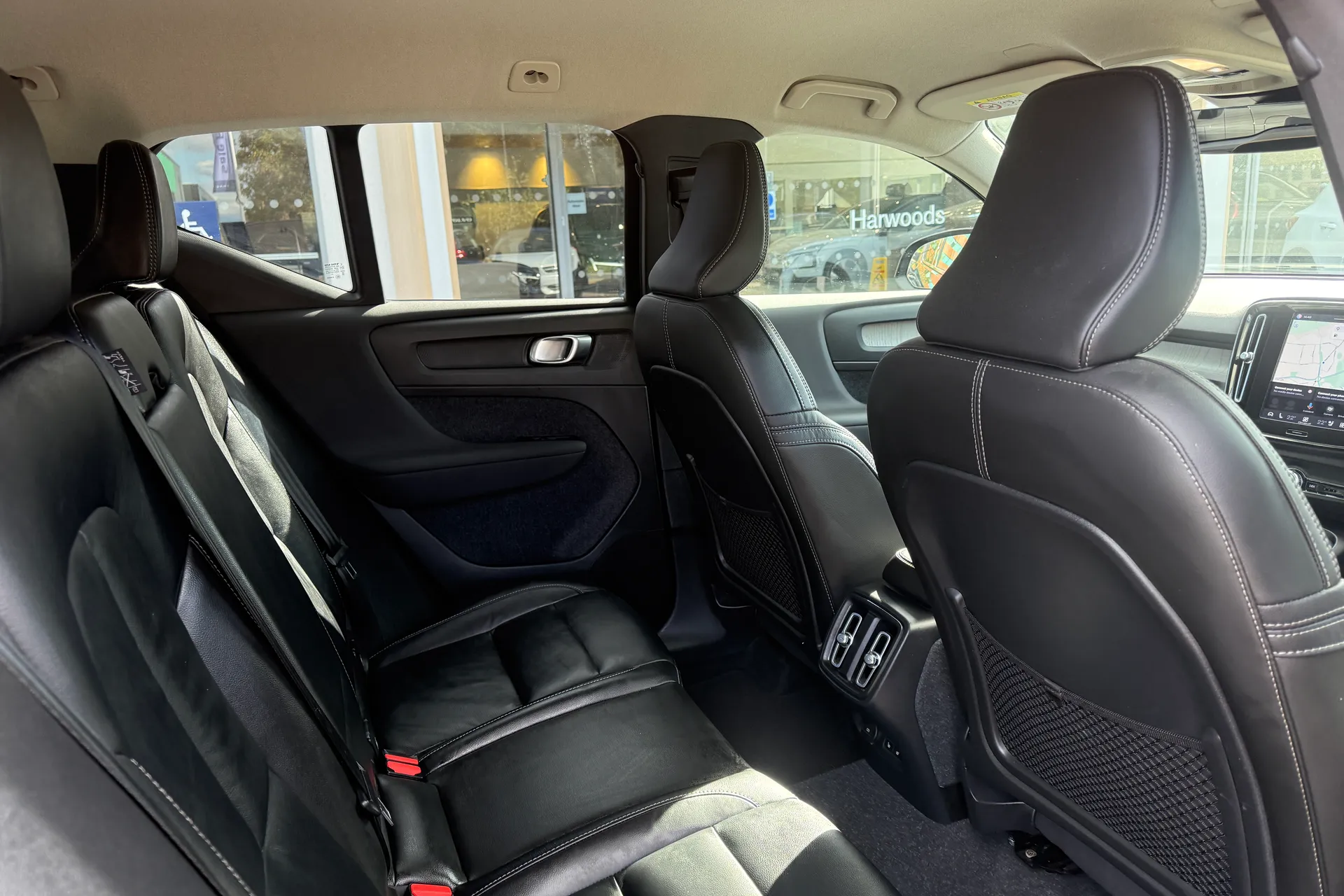 Volvo XC40 thumbnail image number 23