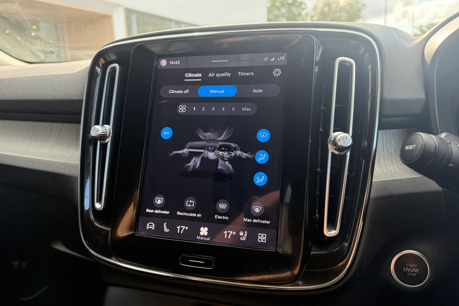 Volvo XC40 thumbnail image number 37