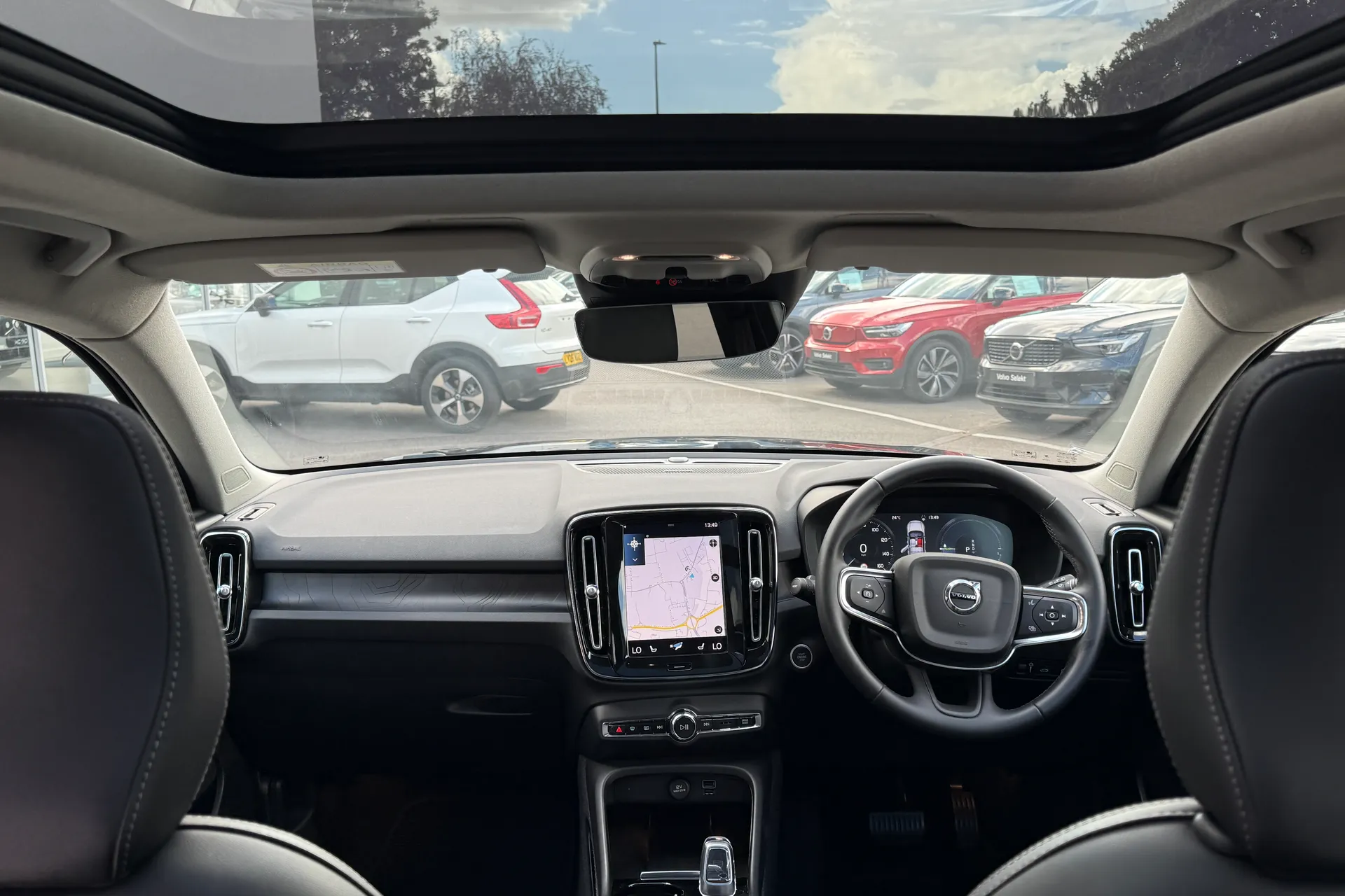 Volvo XC40 thumbnail image number 3