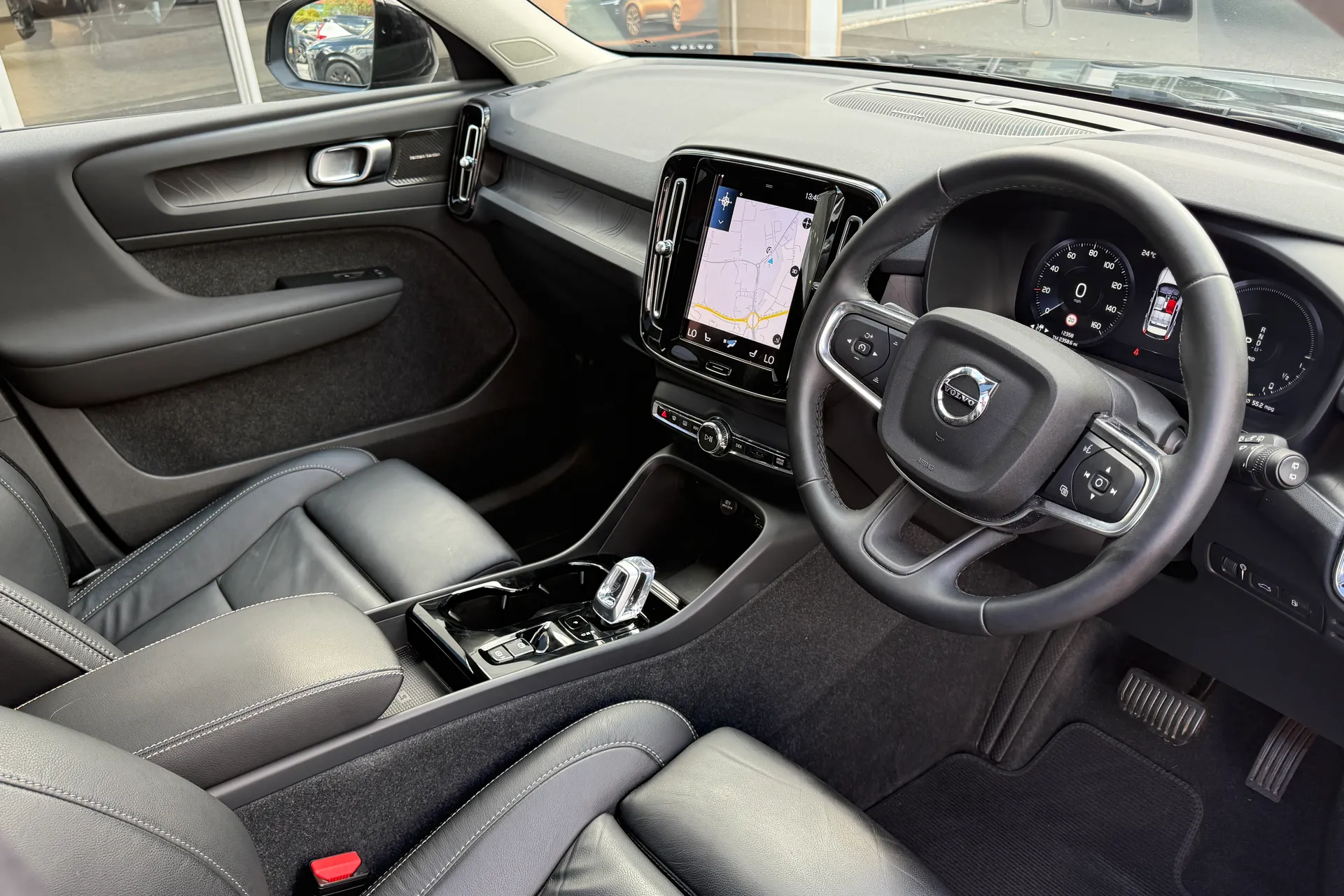 Volvo XC40 thumbnail image number 6