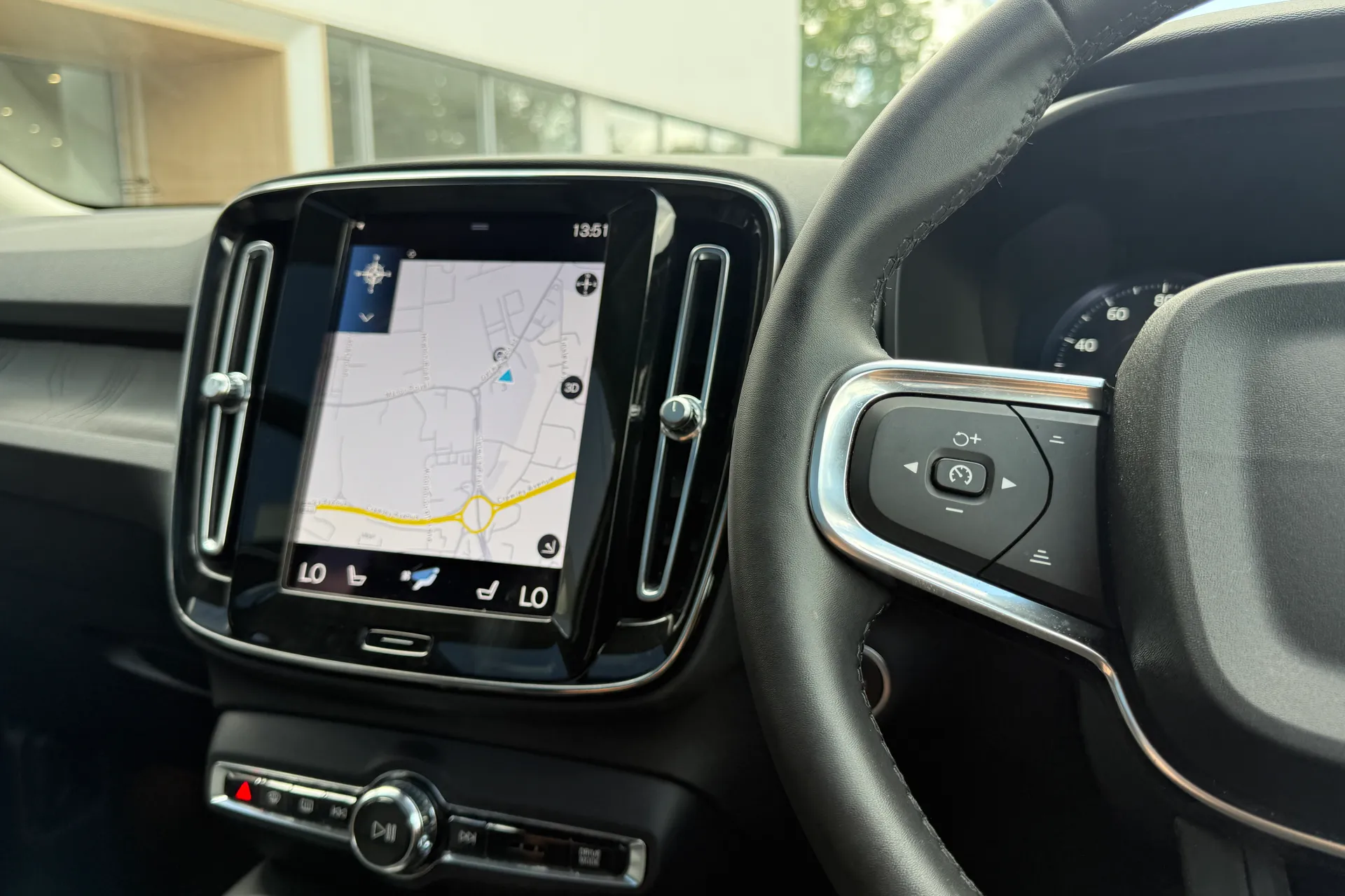 Volvo XC40 thumbnail image number 35