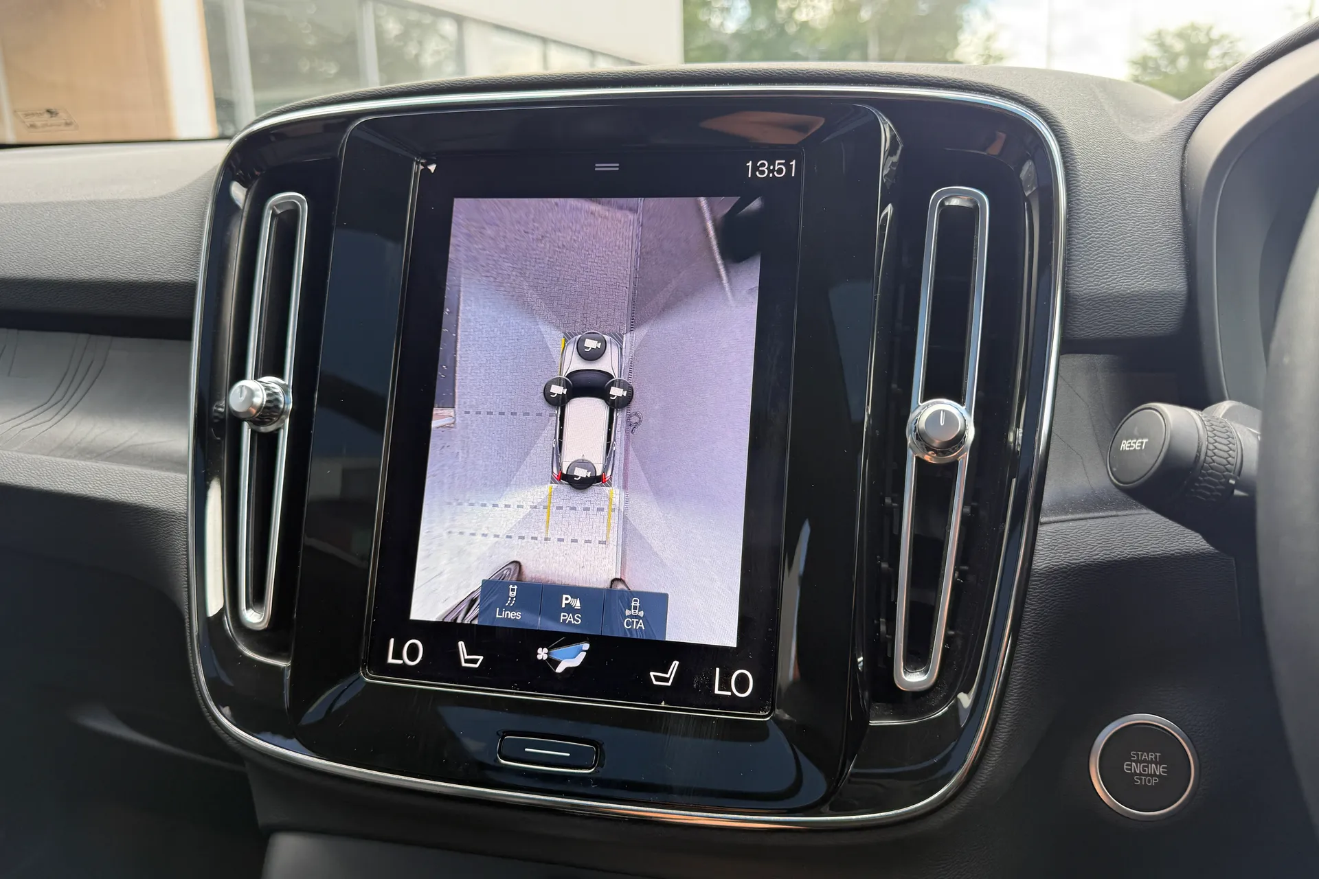 Volvo XC40 thumbnail image number 4