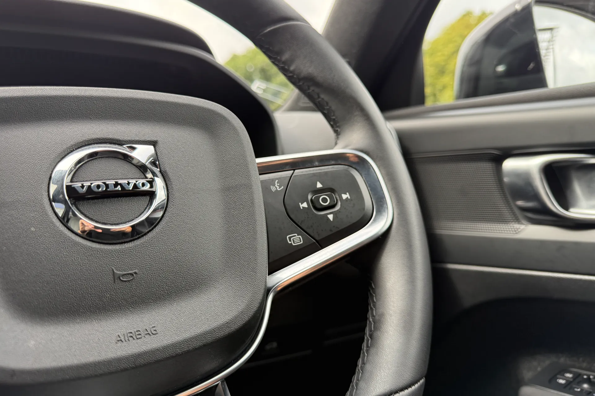 Volvo XC40 thumbnail image number 36