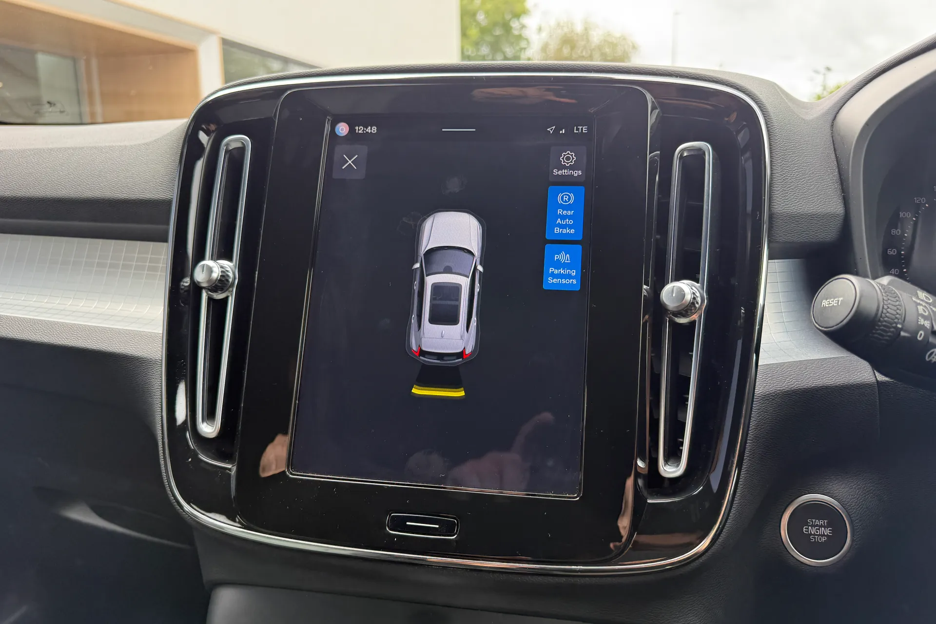 Volvo XC40 thumbnail image number 4
