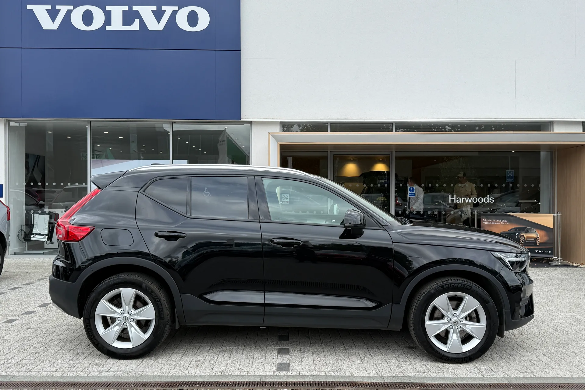 Volvo XC40 thumbnail image number 2
