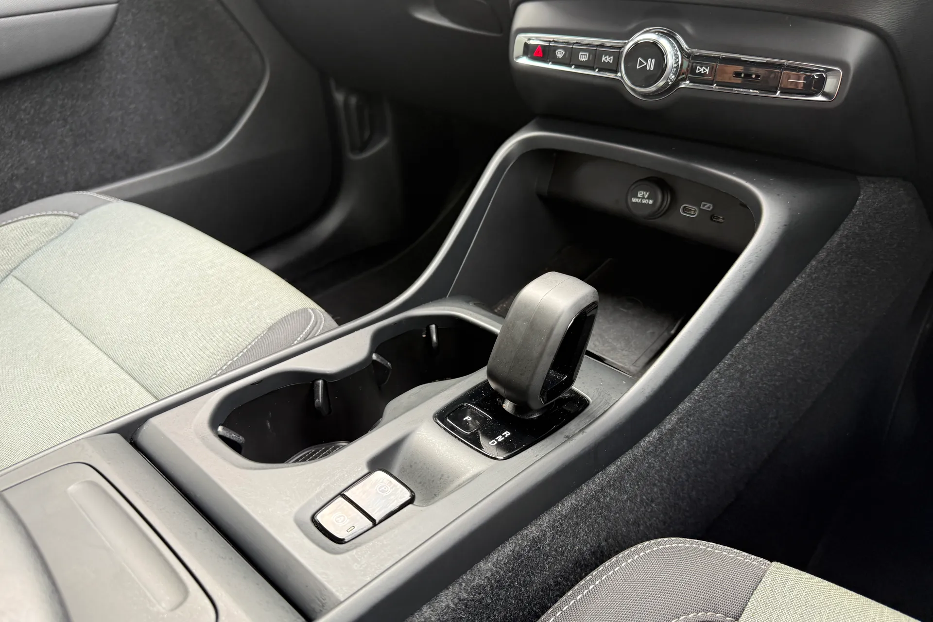 Volvo XC40 thumbnail image number 41