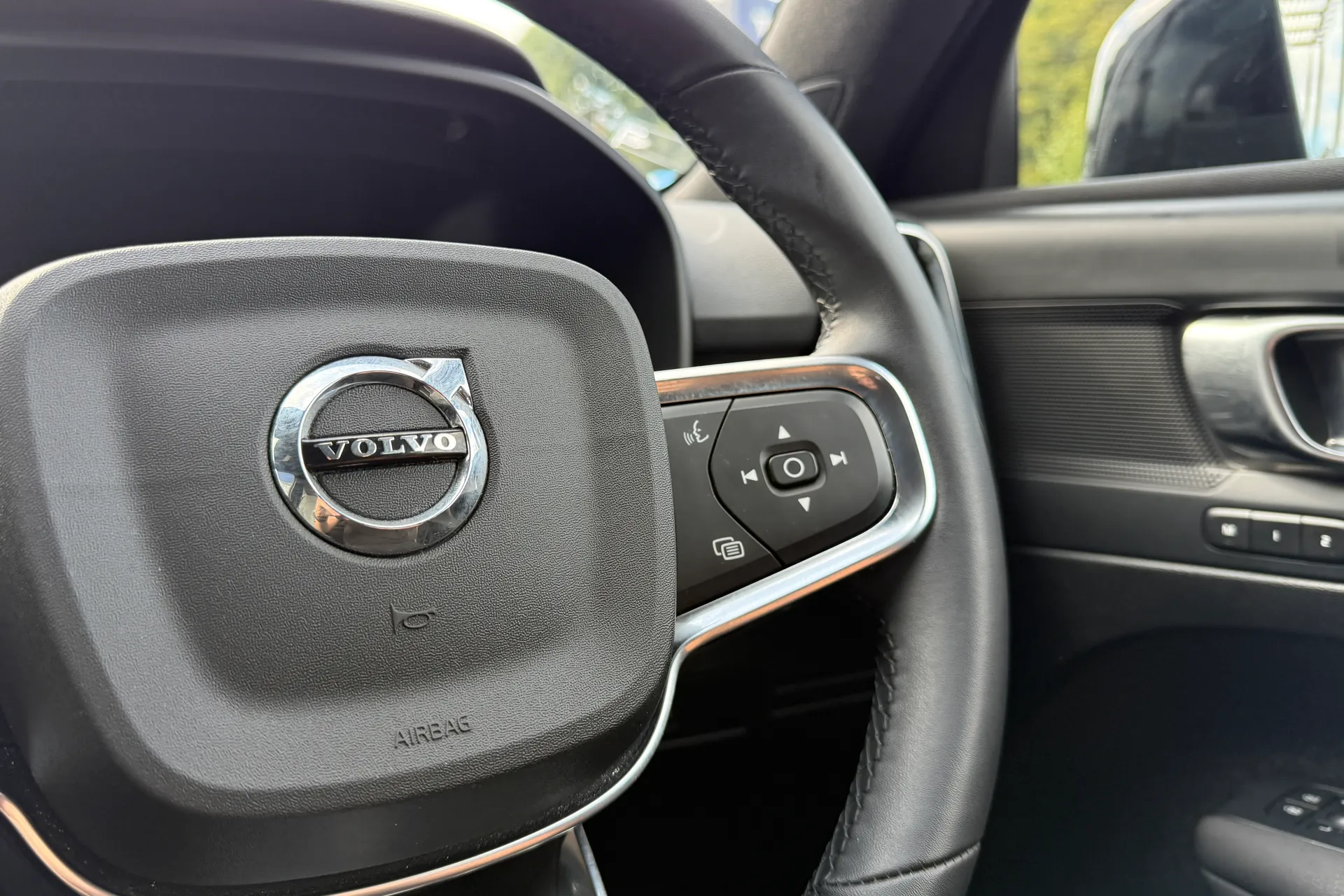 Volvo XC40 thumbnail image number 36