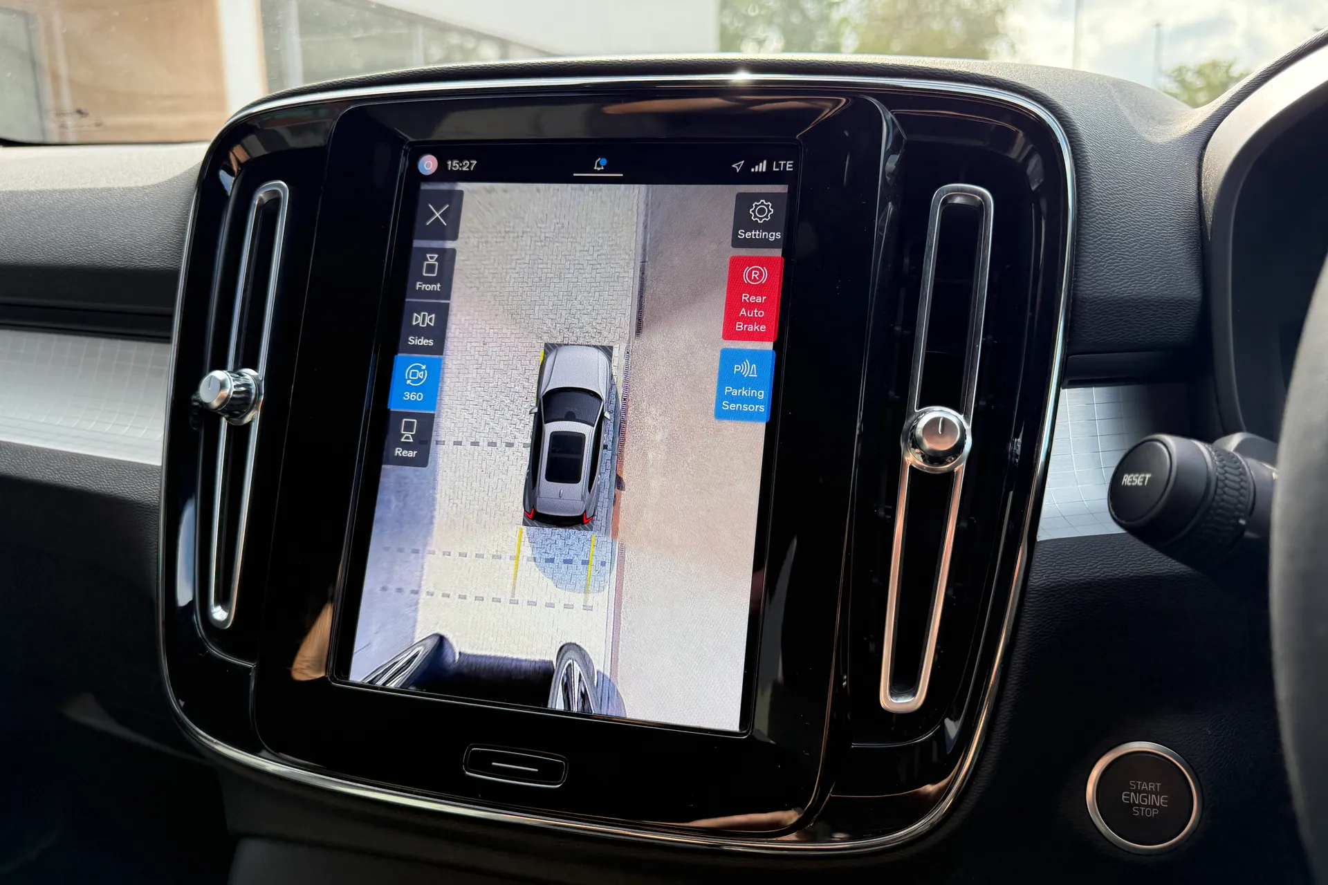 Volvo XC40 thumbnail image number 4