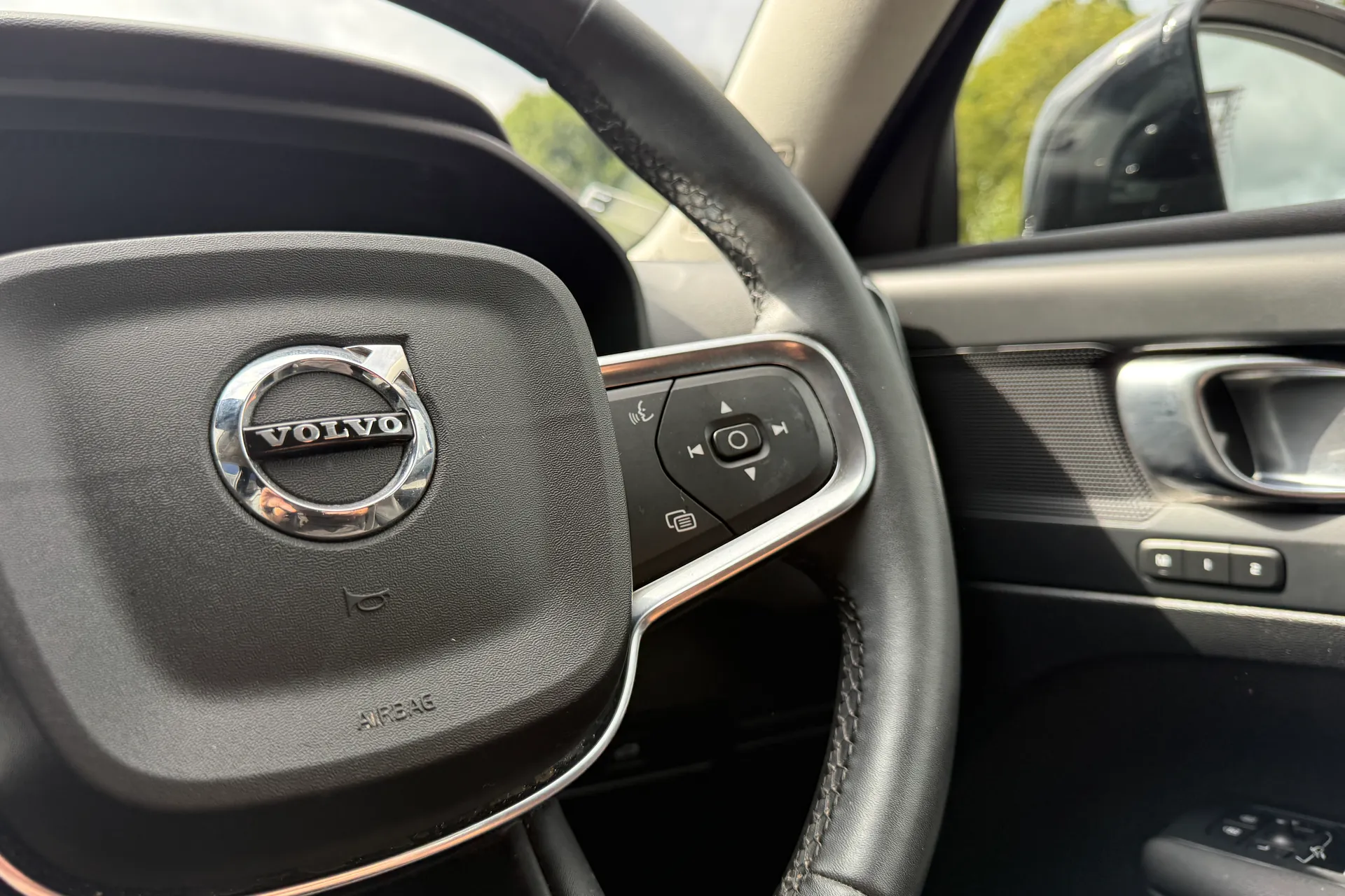 Volvo XC40 thumbnail image number 36