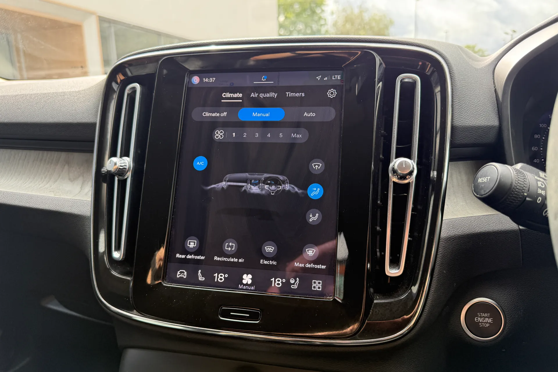 Volvo XC40 thumbnail image number 37