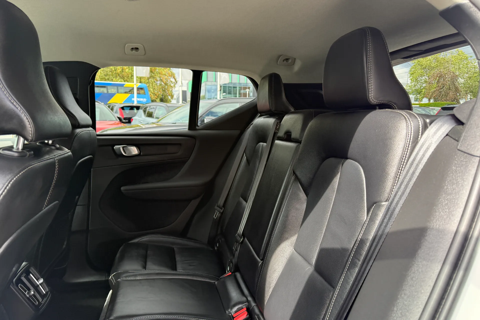 Volvo XC40 thumbnail image number 30