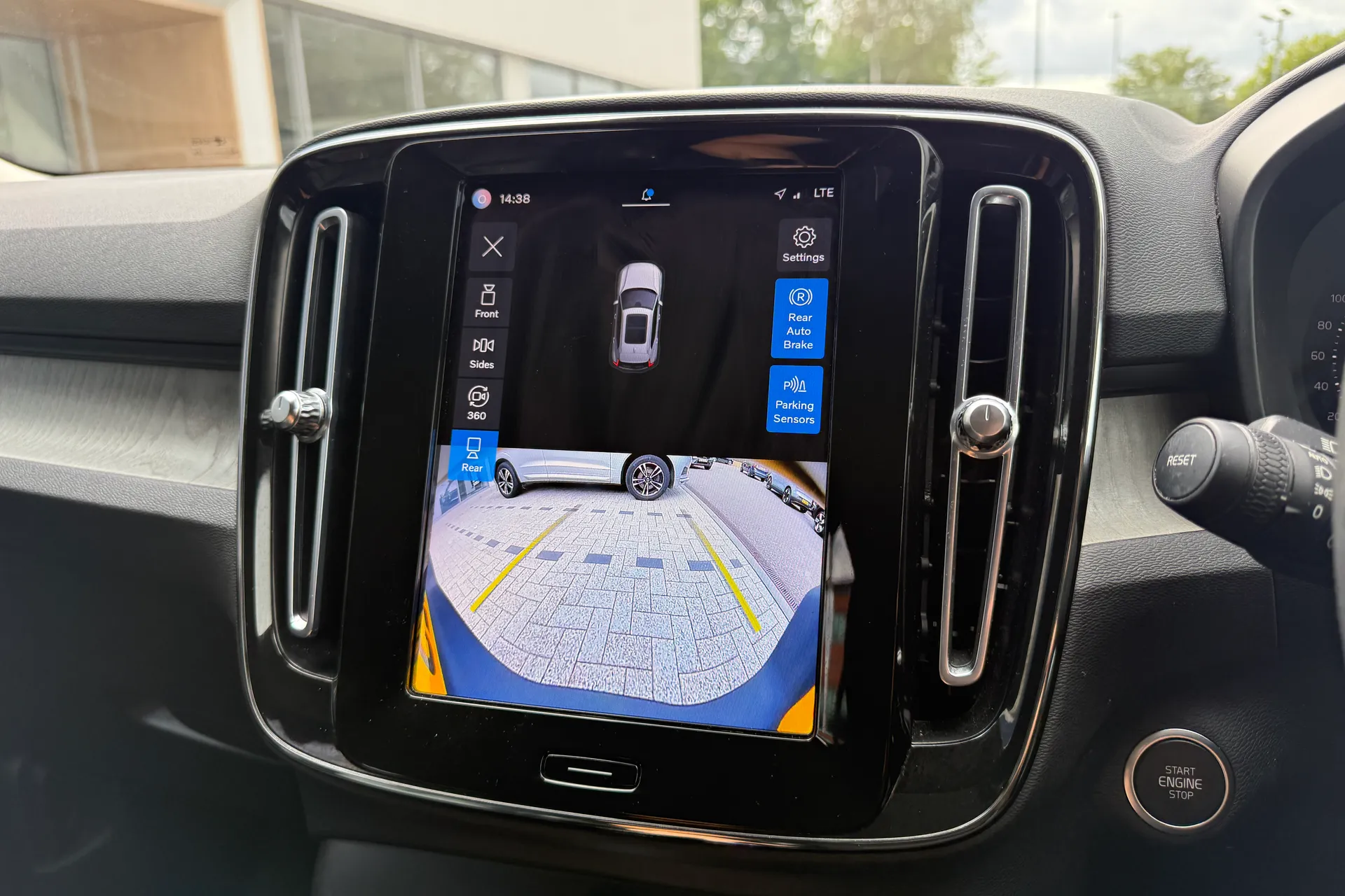 Volvo XC40 thumbnail image number 40