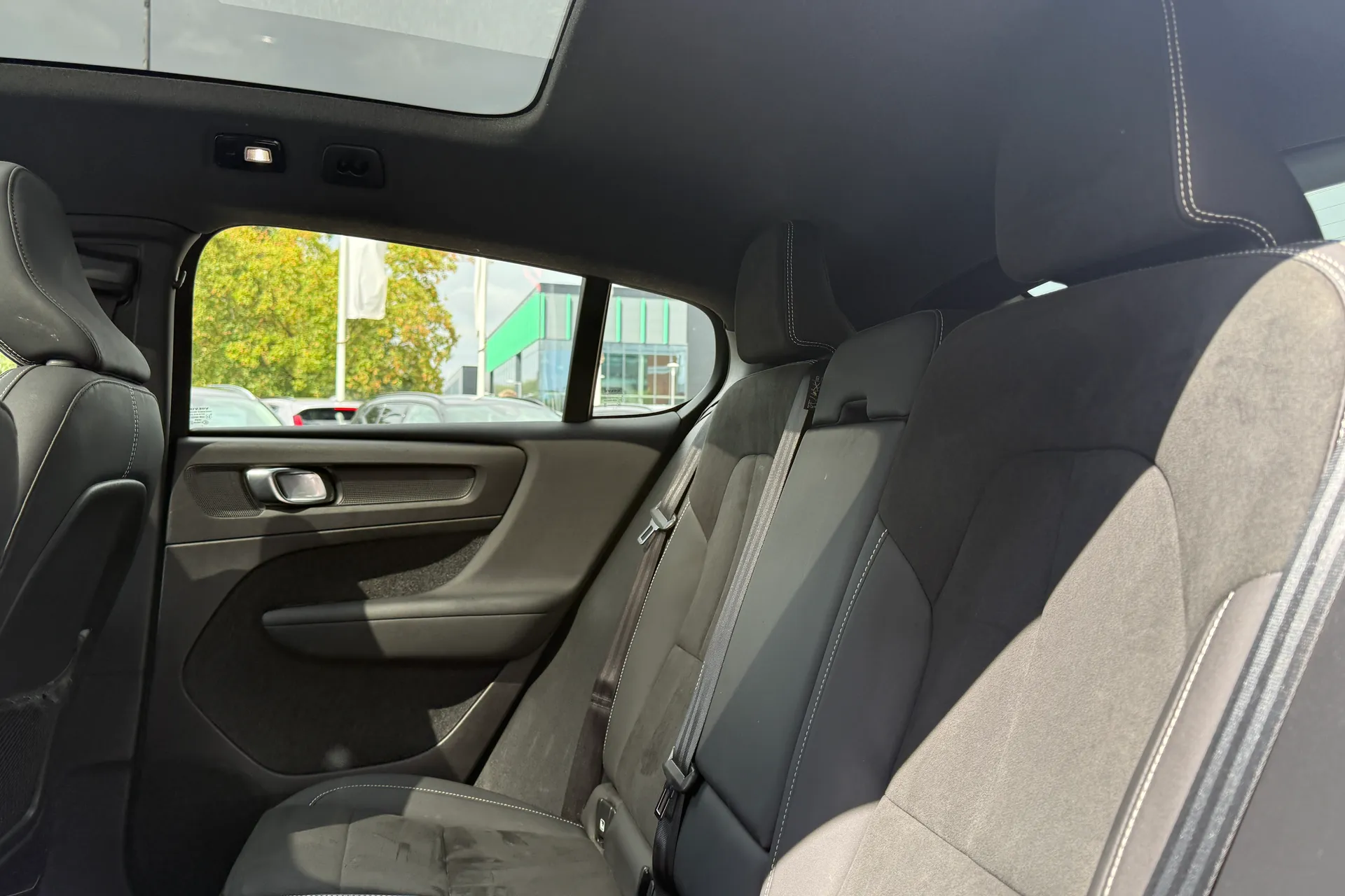 Volvo C40 thumbnail image number 29
