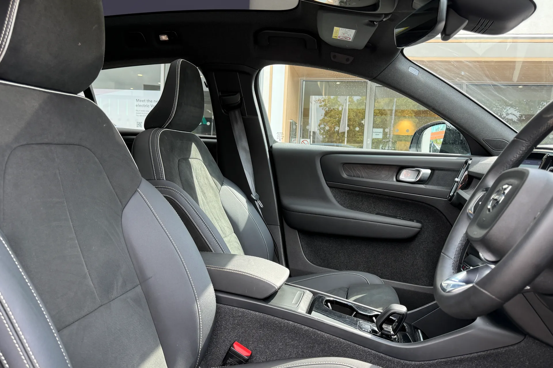 Volvo C40 thumbnail image number 25