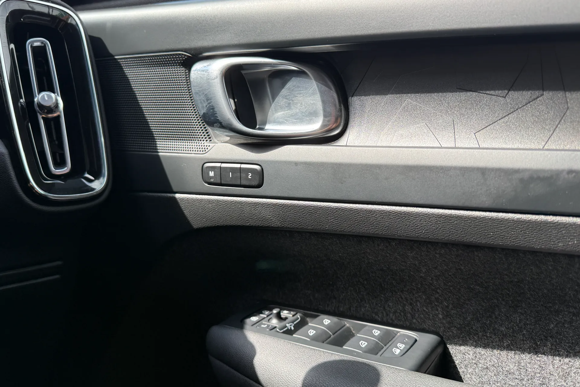Volvo C40 thumbnail image number 39