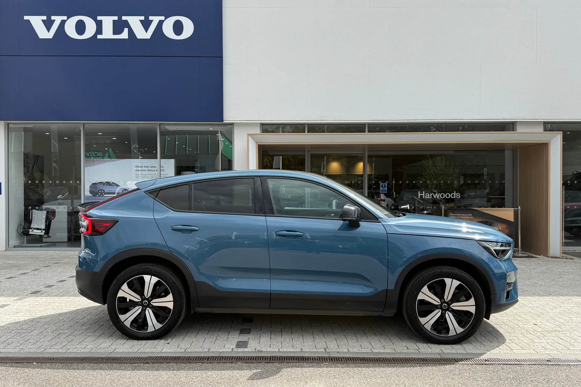 Volvo C40 thumbnail image number 2
