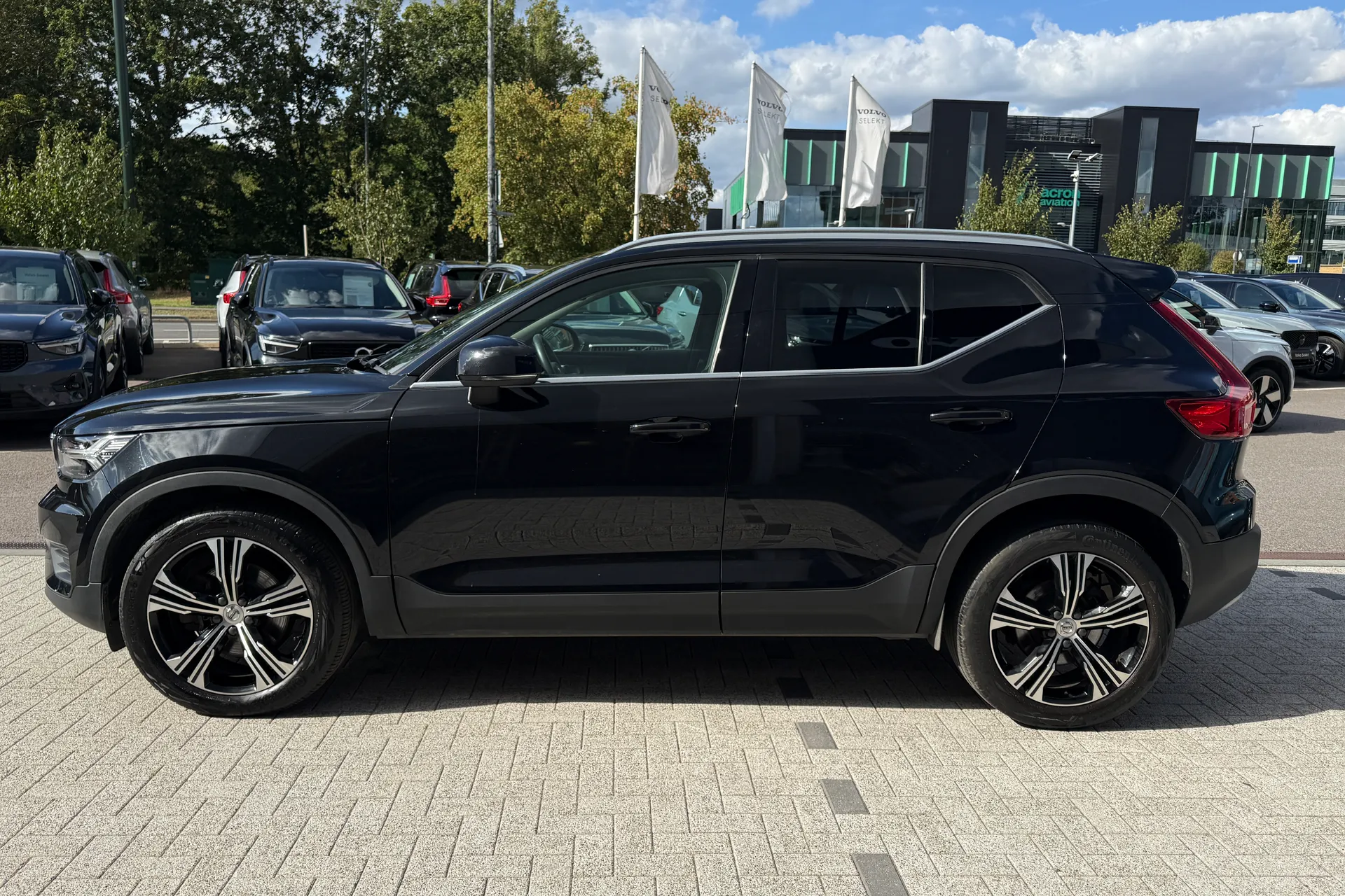 Volvo XC40 thumbnail image number 11