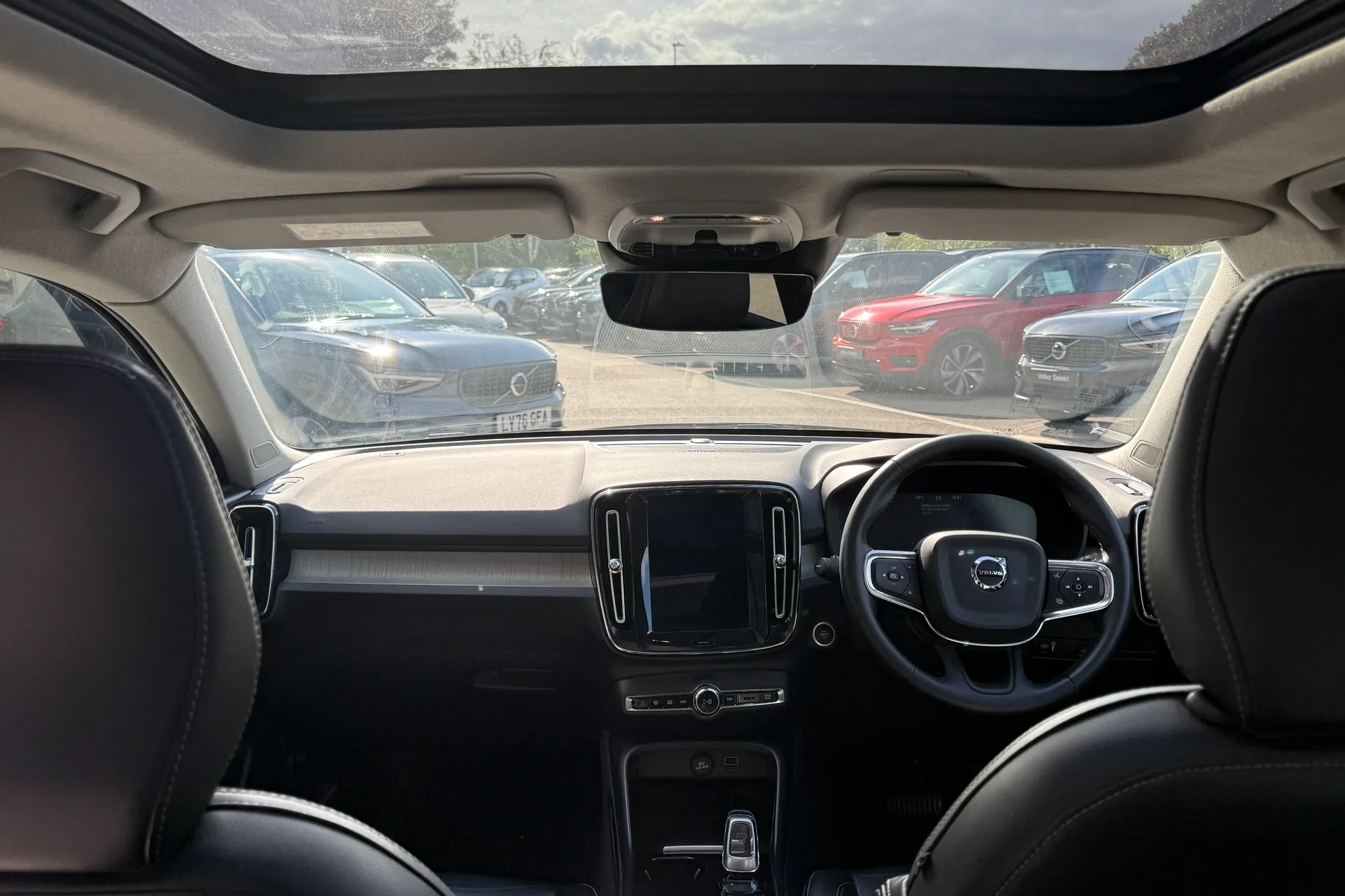 Volvo XC40 thumbnail image number 3
