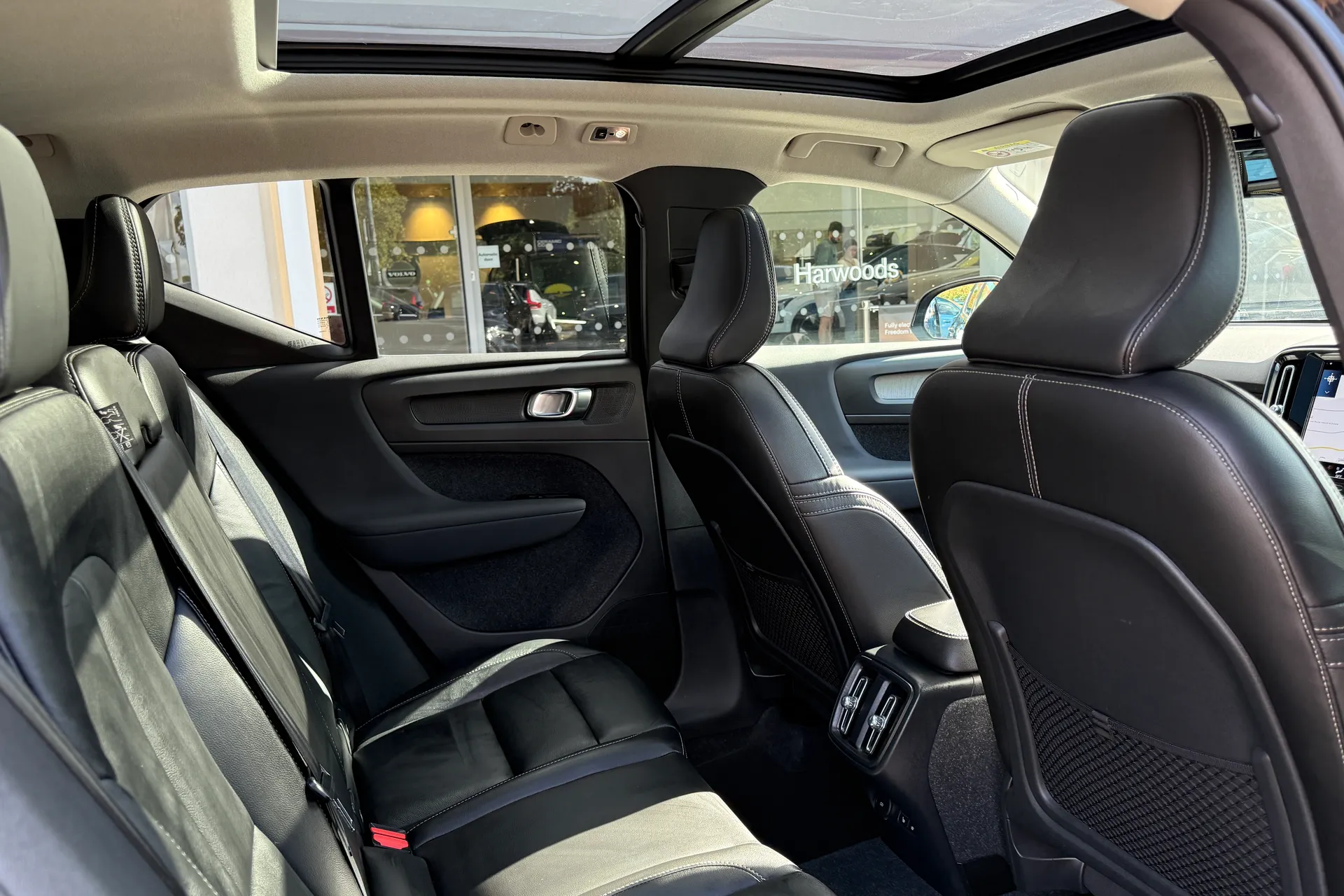 Volvo XC40 thumbnail image number 24