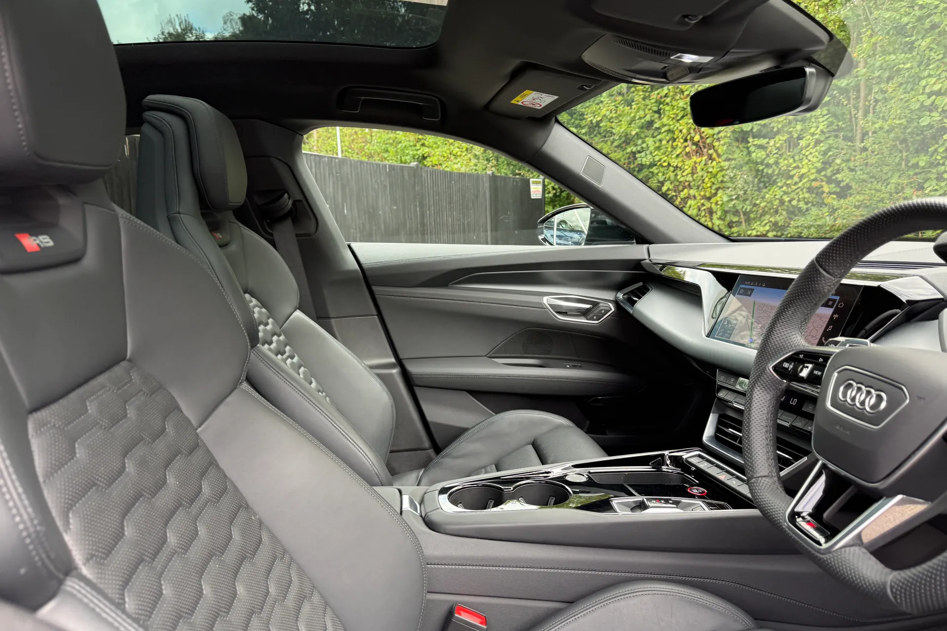Audi RS e-tron GT thumbnail image number 25