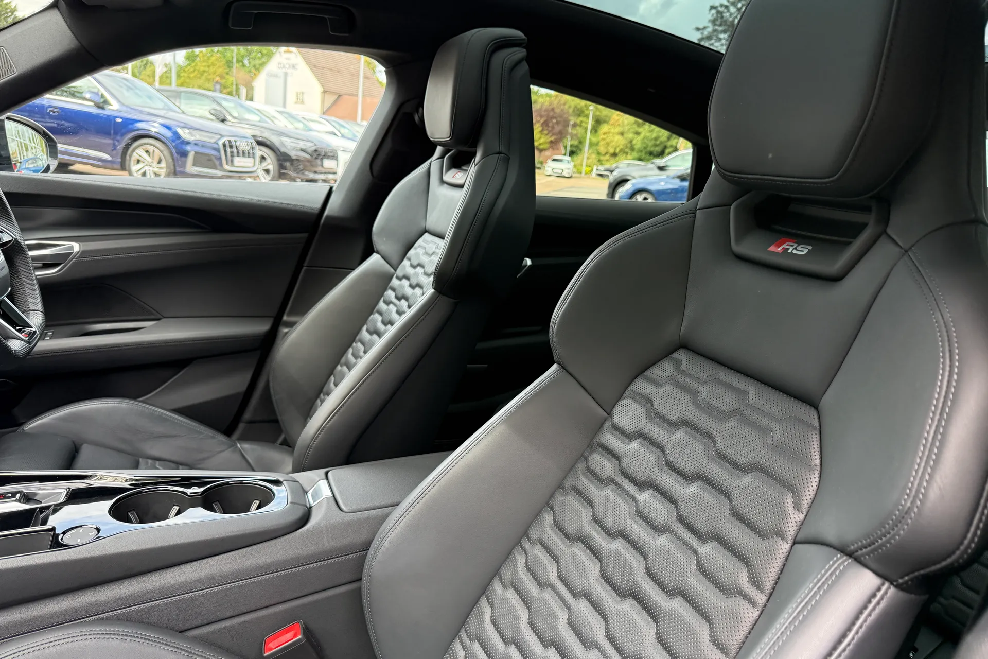 Audi RS e-tron GT thumbnail image number 48