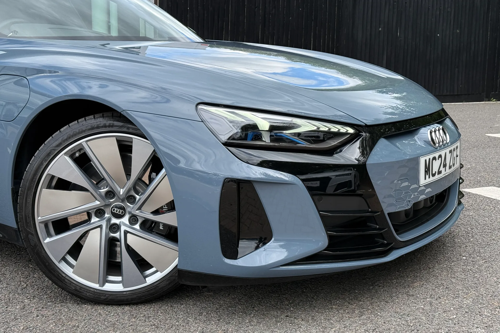 Audi RS e-tron GT thumbnail image number 2