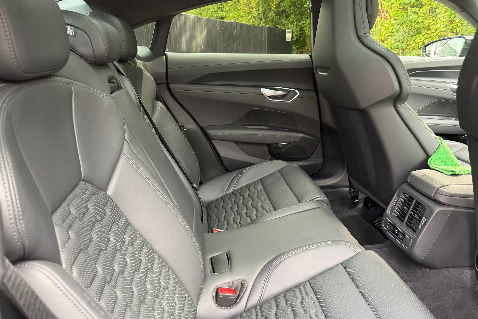 Audi RS e-tron GT thumbnail image number 30
