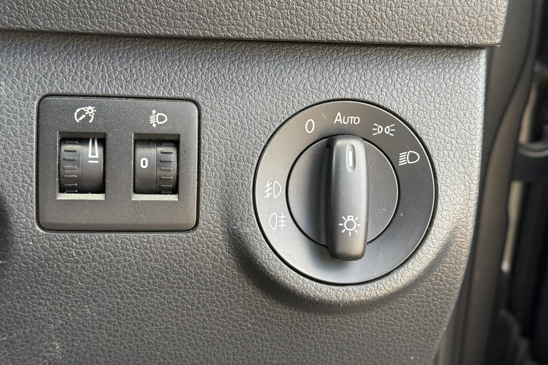 VOLKSWAGEN CADDY thumbnail image number 12