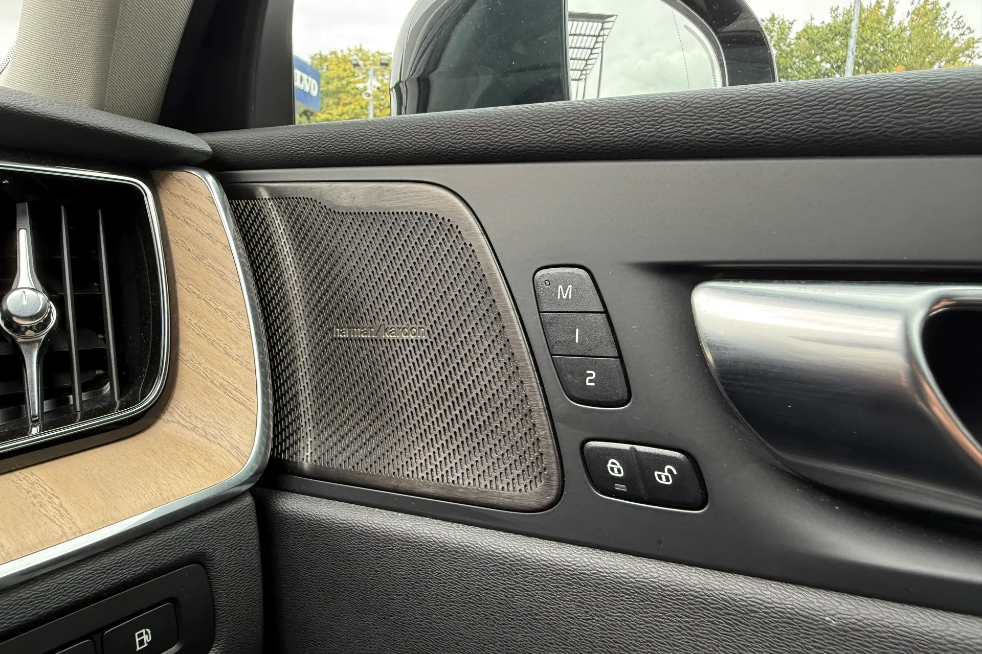 Volvo XC60 thumbnail image number 41